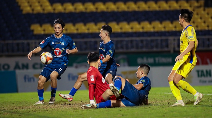 Bảng xếp hạng V.League 2023/24 mới nhất: Tiền đạo số 1 ĐT Việt Nam gây sốt; HAGL nhận 'báo động đỏ'?