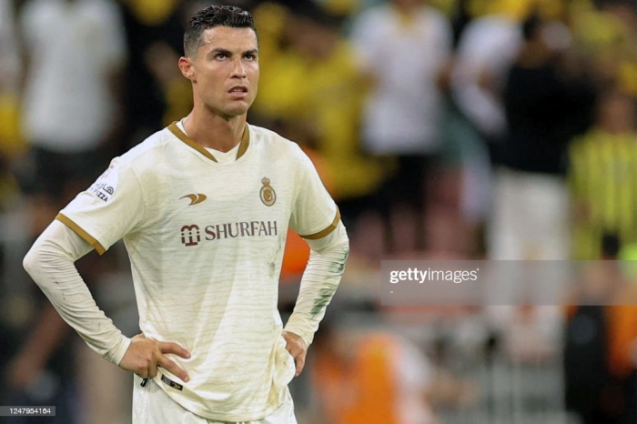 Al Nassr mất ngôi đầu BXH Saudi Pro League, Ronaldo phản ứng khó tin khi CĐV đối thủ gọi tên Messi