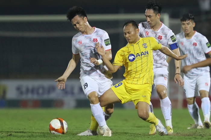 Trực tiếp bóng đá Hà Nội vs SLNA - Vòng 13 V.League 2023: 'Quang Hải mới' làm lu mờ lão tướng ĐTVN?