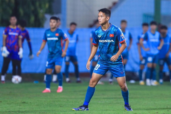 Ngôi sao châu Âu được mở đường khoác áo 'đại gia' V.League, quyết ghi điểm với HLV Kim Sang Sik?