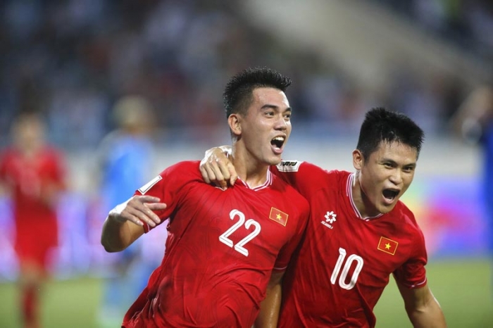 Tin bóng đá tối 11/6: Huỳnh Như ký hợp đồng kỷ lục sau kỳ tích tại Lank FC; Văn Toàn trở lại HAGL?