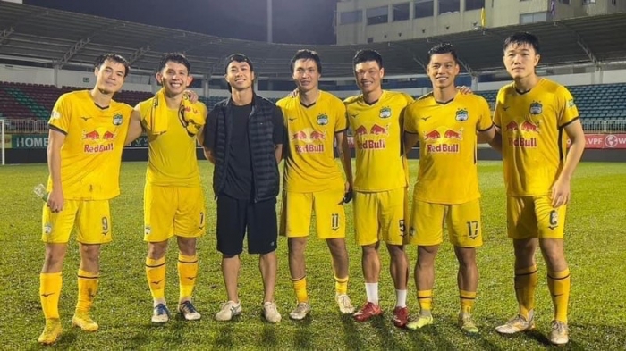 Công Phượng nhận gáo nước lạnh từ Yokohama FC, bầu Đức đưa ngôi sao ĐT Việt Nam trở lại HAGL?