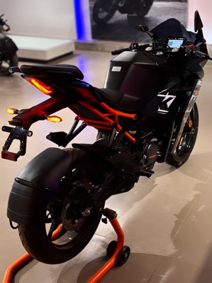 KTM-RC-160-3