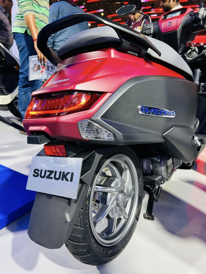 Suzuki e-Access-8