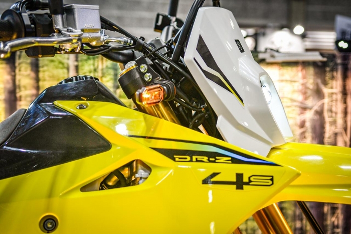 Suzuki DR-Z4S-4