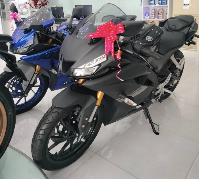 YAMAHA-R15