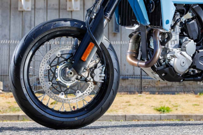 Suzuki-DR-Z4SM-3