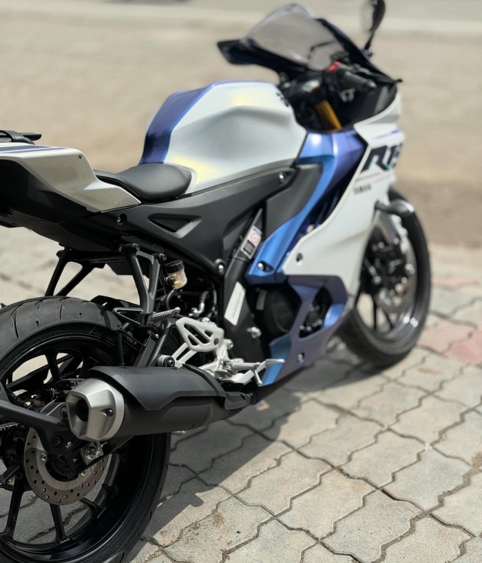 yamaha-r15-2