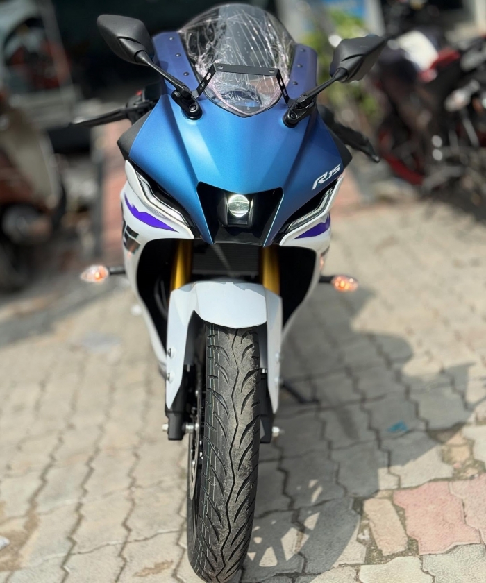 yamaha-r15