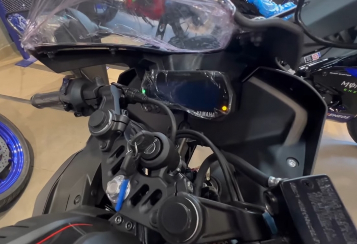 yamaha-r15-3