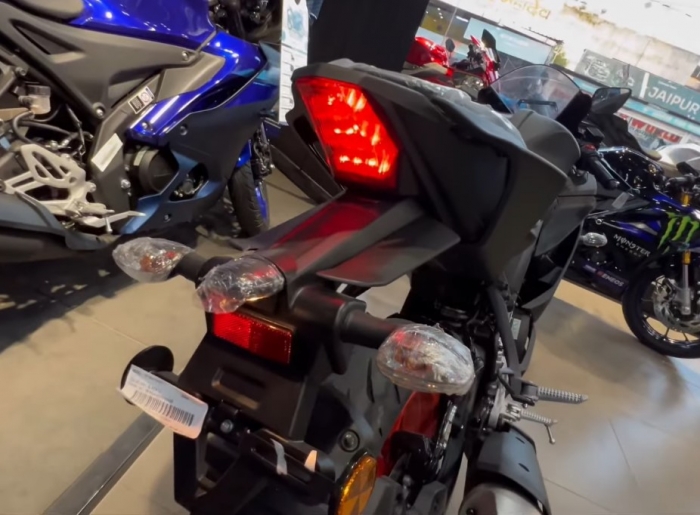 yamaha-r15-7