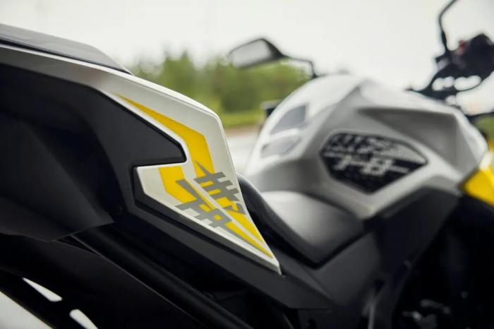 2026-Honda-CB750-Hornet-4