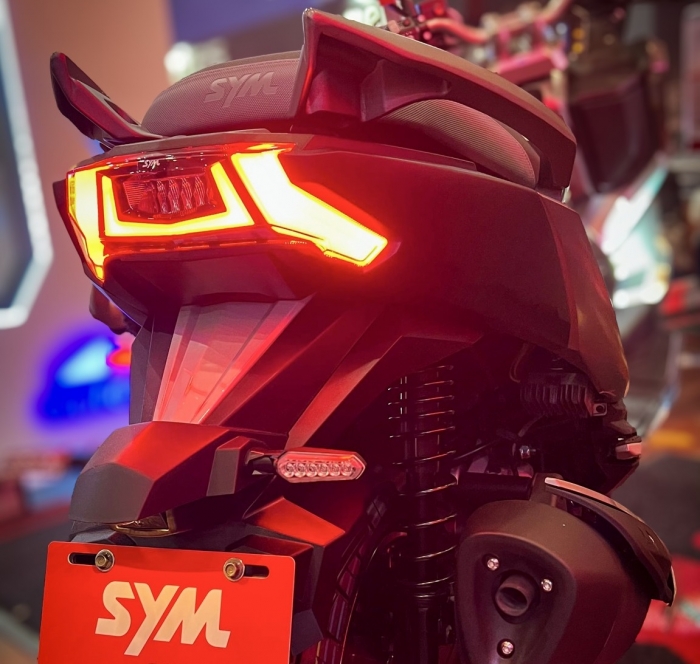 sym-adv-300-7