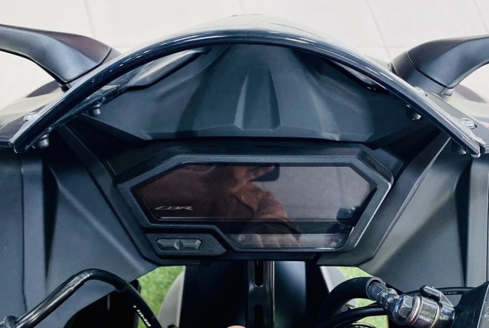 HONDA-CBR150R-4