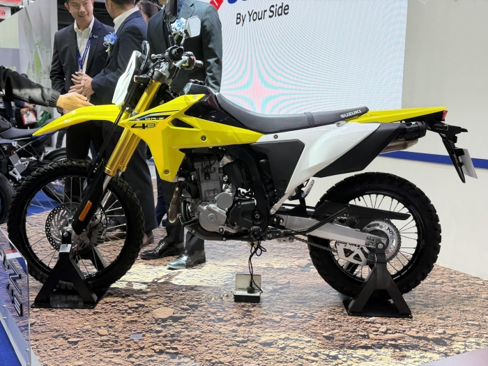 Suzuki-DR-Z4S-5