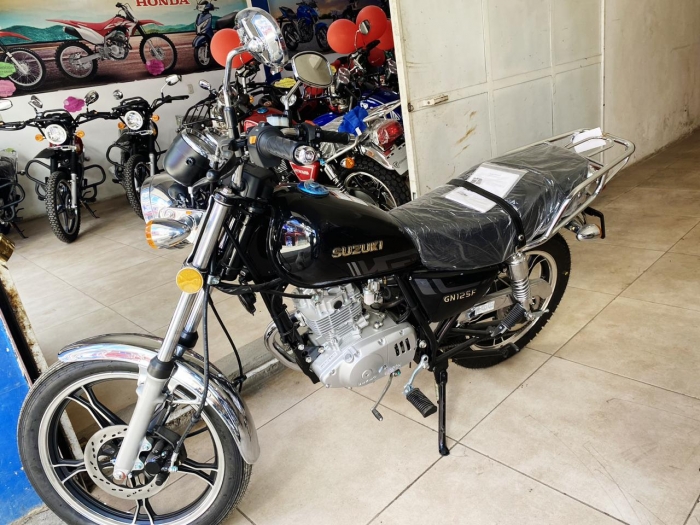 suzuki-gn125-4