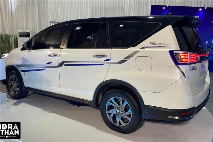 toyota-innova-ev-1