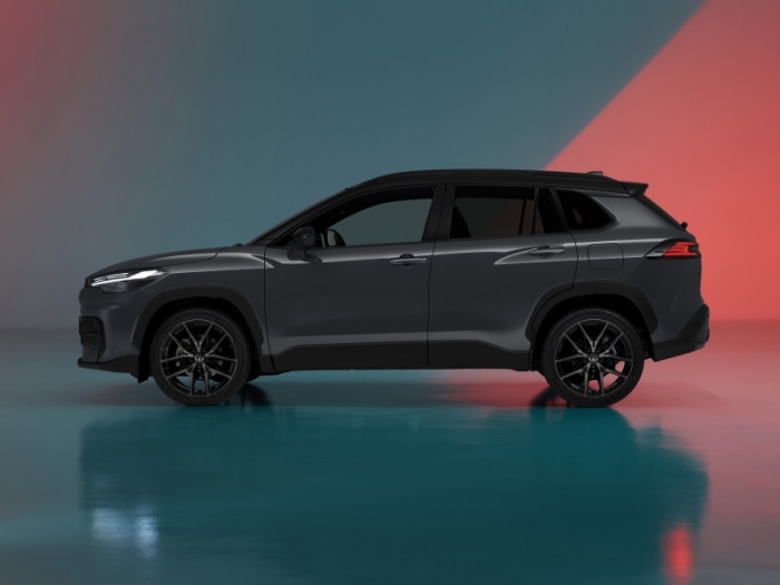 2025-Toyota-Corolla-Cross-2