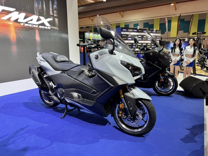 Yamaha-TMAX-1