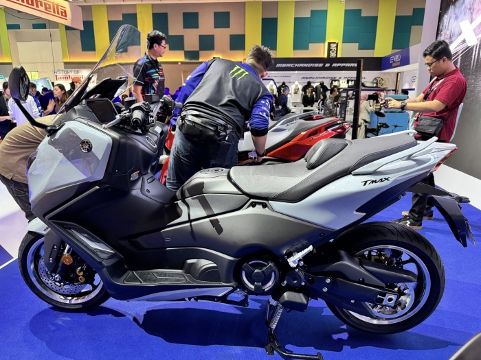 Yamaha-TMAX-2