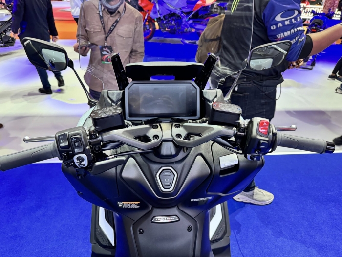 Yamaha-TMAX-5