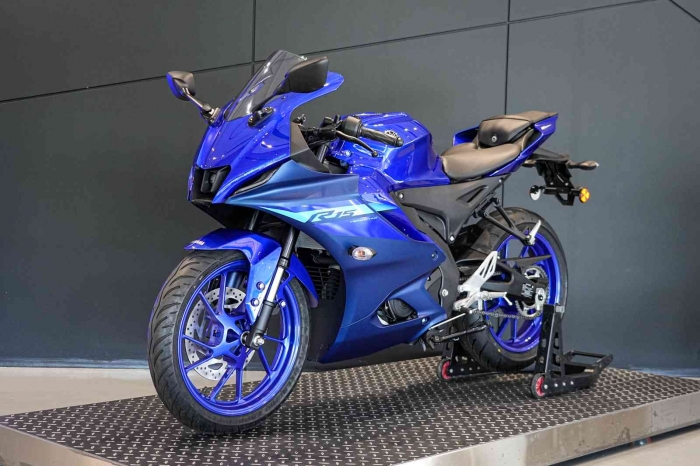 yamaha-r15-1