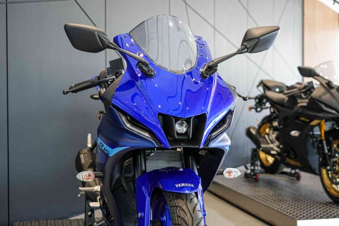 yamaha-r15-2