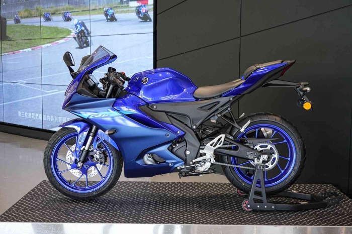 yamaha-r15-3
