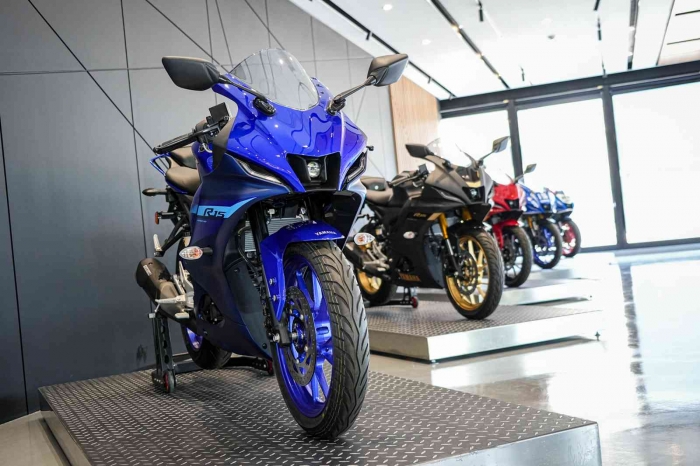 yamaha-r15