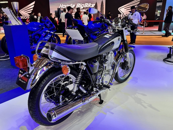 Yamaha-SR400-1