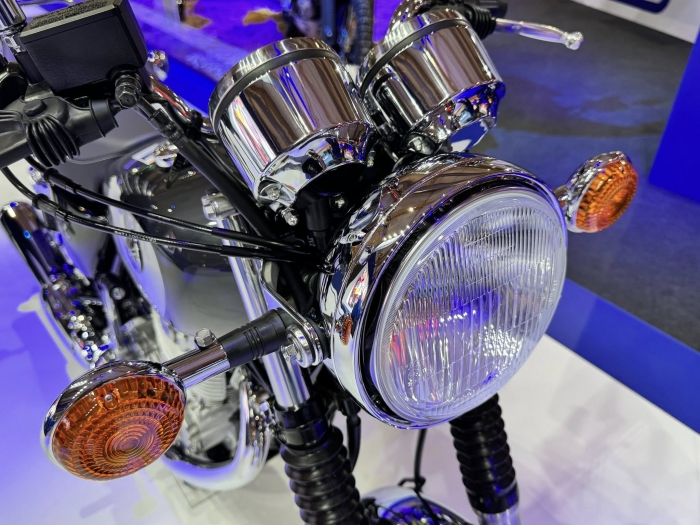Yamaha-SR400-4