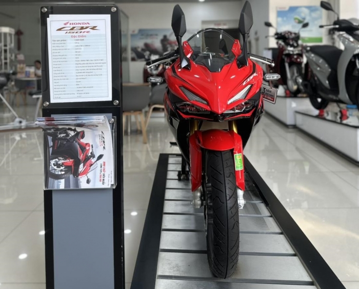 HONDA-CBR-150R-2