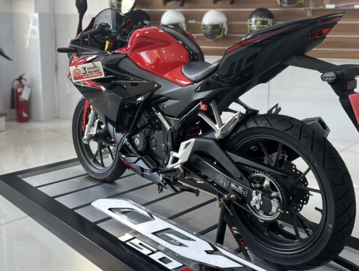 HONDA-CBR-150R-3