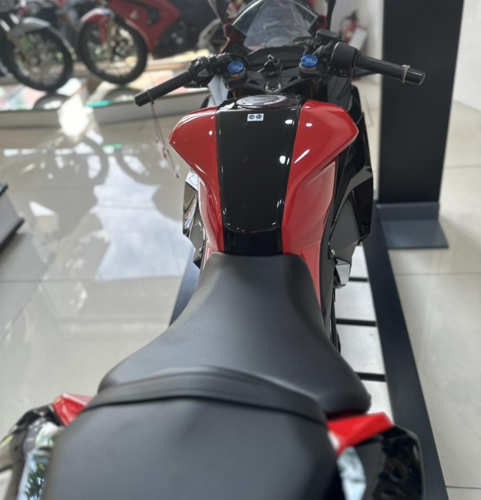 HONDA-CBR-150R-4
