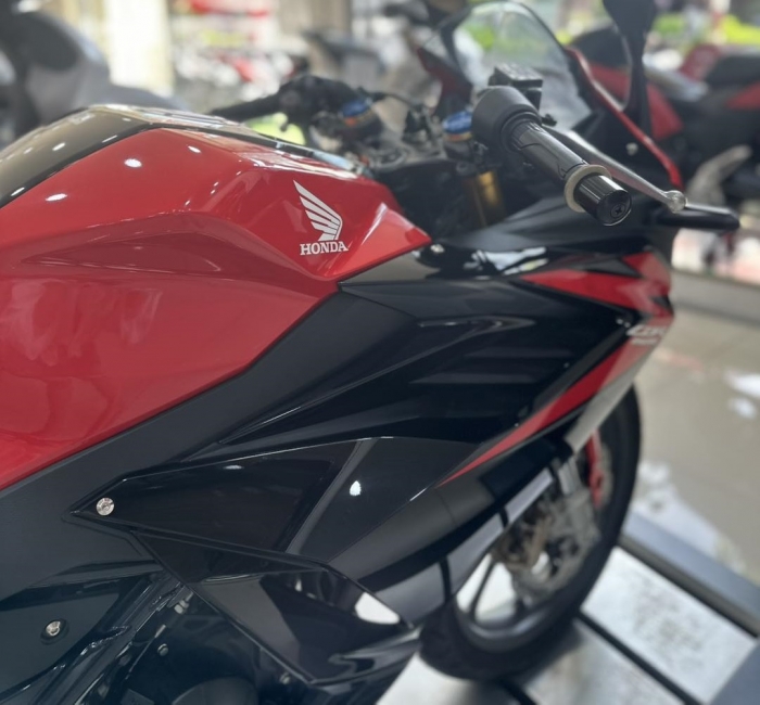 HONDA-CBR-150R-5