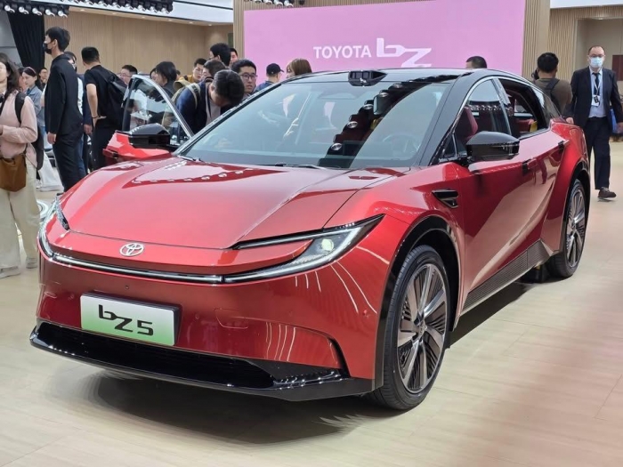TOYOTA-BZ5-8