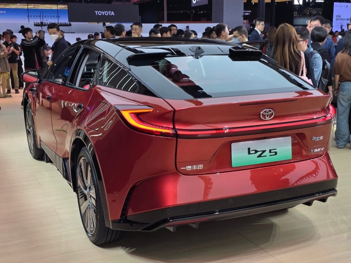 TOYOTA-BZ5-9