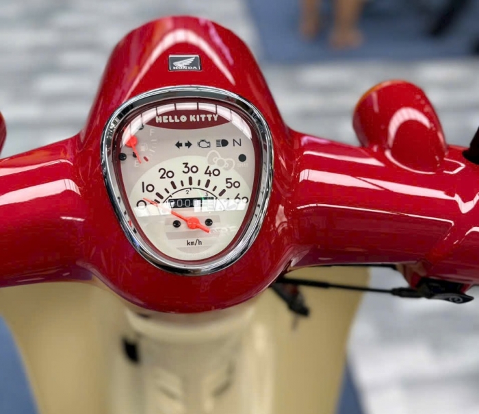 honda-super-cub-50-hello-kitty-3