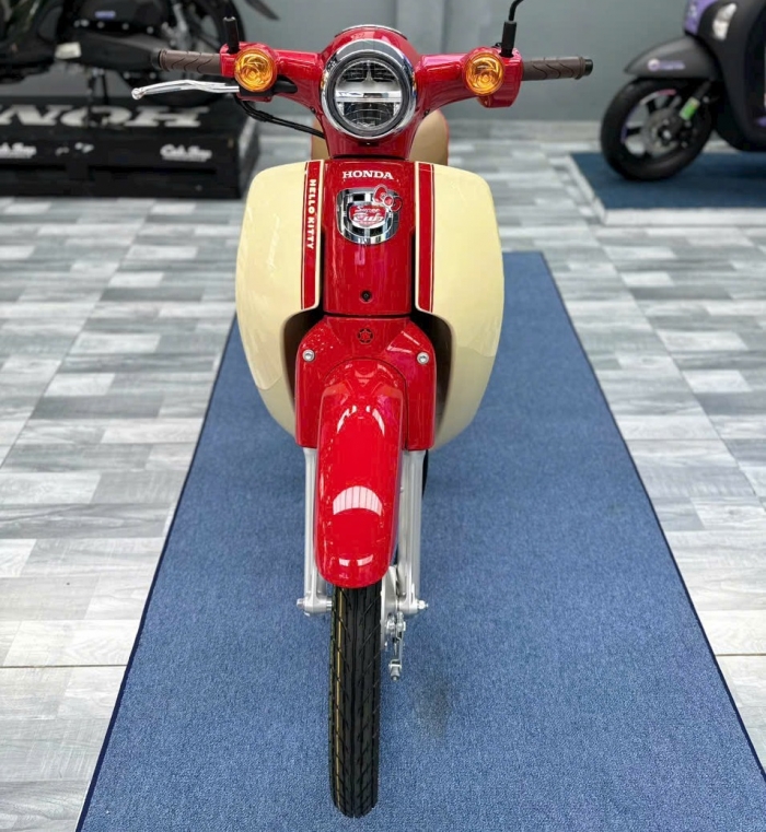 honda-super-cub-50-hello-kitty-4