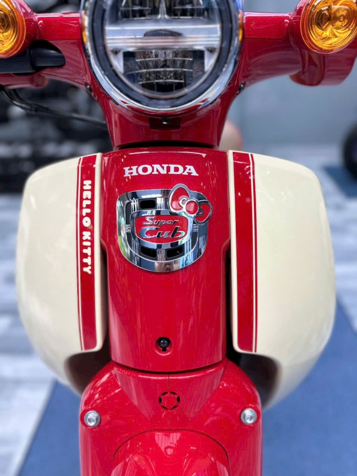honda-super-cub-50-hello-kitty-5