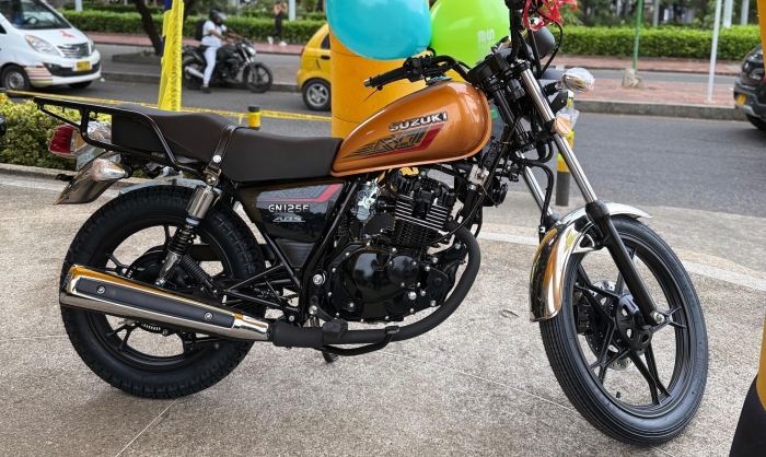 Suzuki-GN125-1