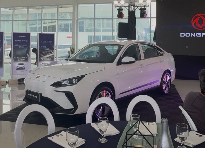 sedan-hang-c