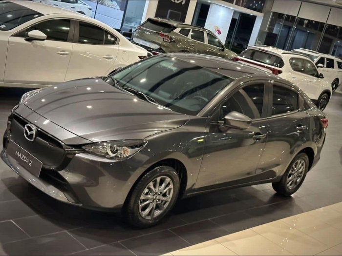 mazda-2-4