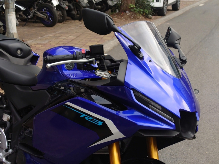 Yamaha-R3-4