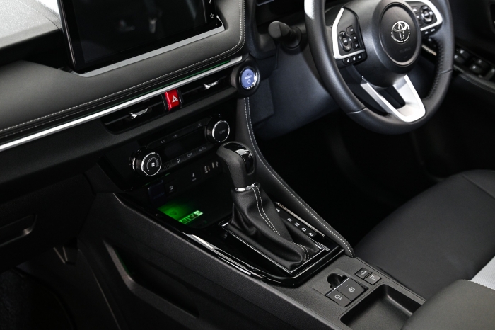 Toyota-Vios-hybrid-12