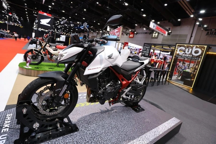 honda-cb750-hornet-9