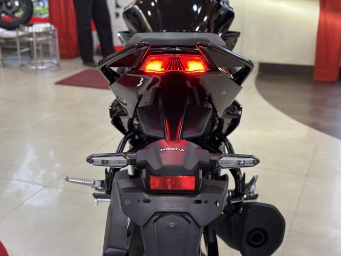 Honda-CB125-Hornet-2