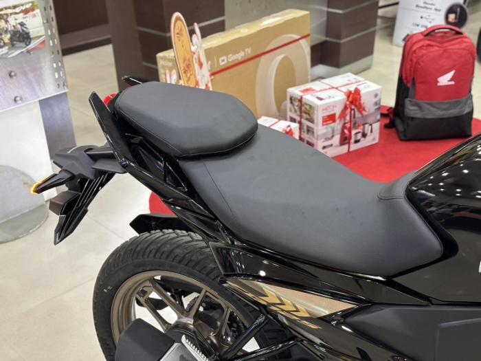 Honda-CB125-Hornet-7