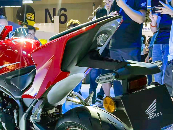 Honda-CBR500R-3