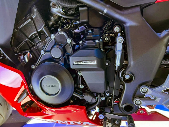 Honda-CBR500R-4